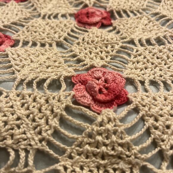 VTG Chrochet Knit Lap Blanket Coverlet 3D Flowers Scalloped Granny Cottage - Picture 4 of 6